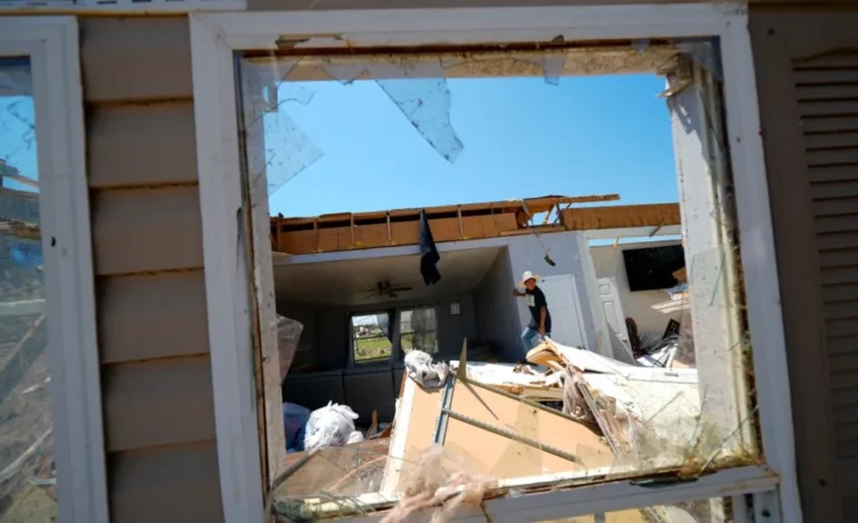 Adolescente Mexicano Pierde la Vida en Derrumbe de Casas en Construcción en Magnolia, Texas