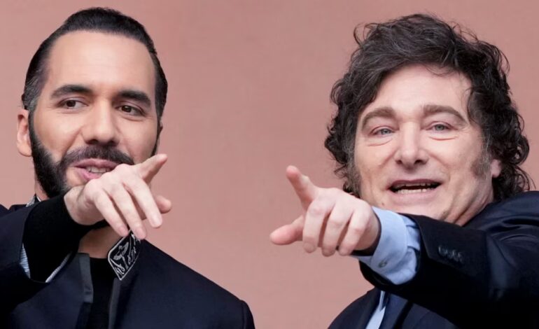 El presidente argentino, Javier Milei, asiste a la toma de posesión de Nayib Bukele en El Salvador