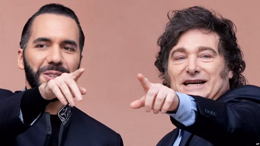 El presidente argentino, Javier Milei, asiste a la toma de posesión de Nayib Bukele en El Salvador