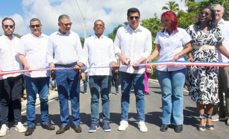 David Collado inaugura obras viales en Arroyo Barril y lanza nuevos proyectos en Santa Bárbara, Samaná