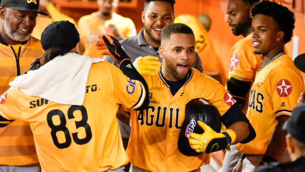 «Águilas Consiguen Primera Victoria al Superar 7-6 a los Leones»