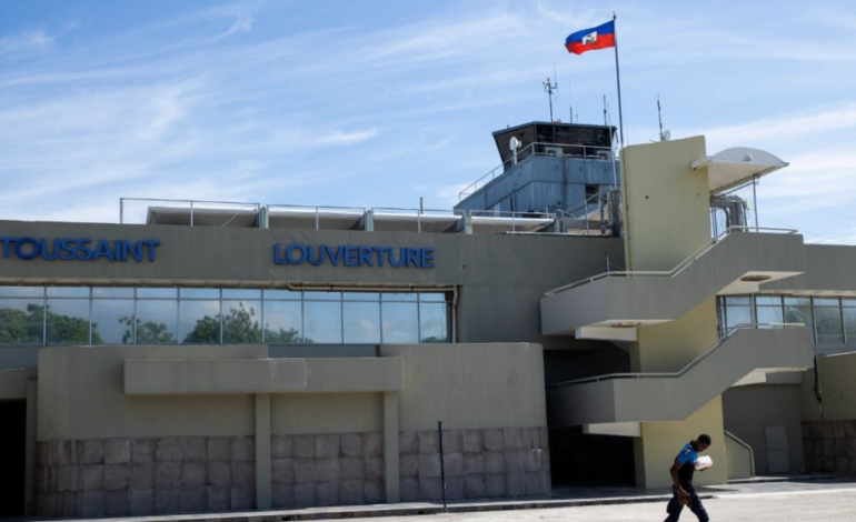 Operaciones comerciales en el aeropuerto de Puerto Príncipe siguen suspendidas pese a anuncios de reapertura