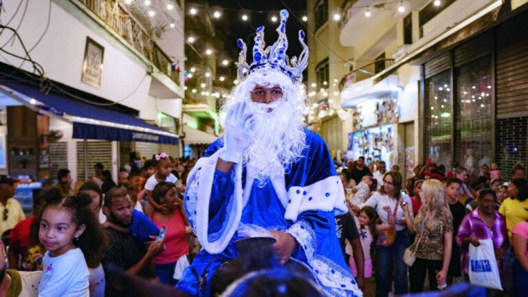«Desfile de Reyes: Tradición y Magia en la Capital»