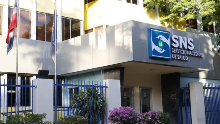 «Gobierno y Médicos Logran Aumento Salarial del 25%»