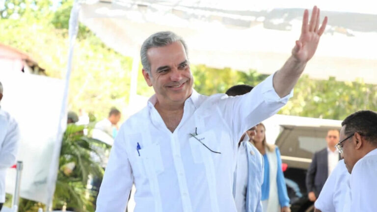 Luis Abinader refuerza su compromiso con los dominicanos con amplia agenda en el Gran Santo Domingo