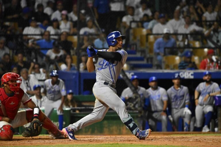 Tigres del Licey con paso firme hacia la final tras victoria emocionante sobre los Leones del Escogido
