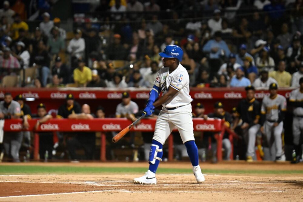 Domingo Leyba y César Valdez Brillan en la Victoria de los Tigres del Licey sobre las Águilas Cibaeñas