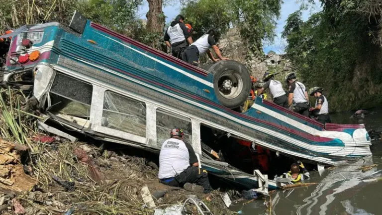 Tragedia en Puente Belice: al menos 54 muertos tras caída de autobús en Guatemala