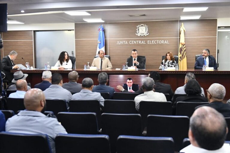 JCE establece plazos y convoca a partidos para discutir regulación de candidaturas independientes