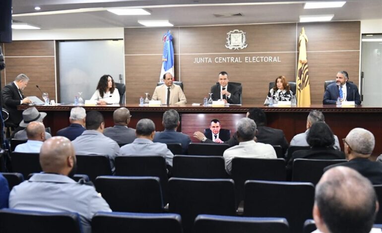 JCE establece plazos y convoca a partidos para discutir regulación de candidaturas independientes
