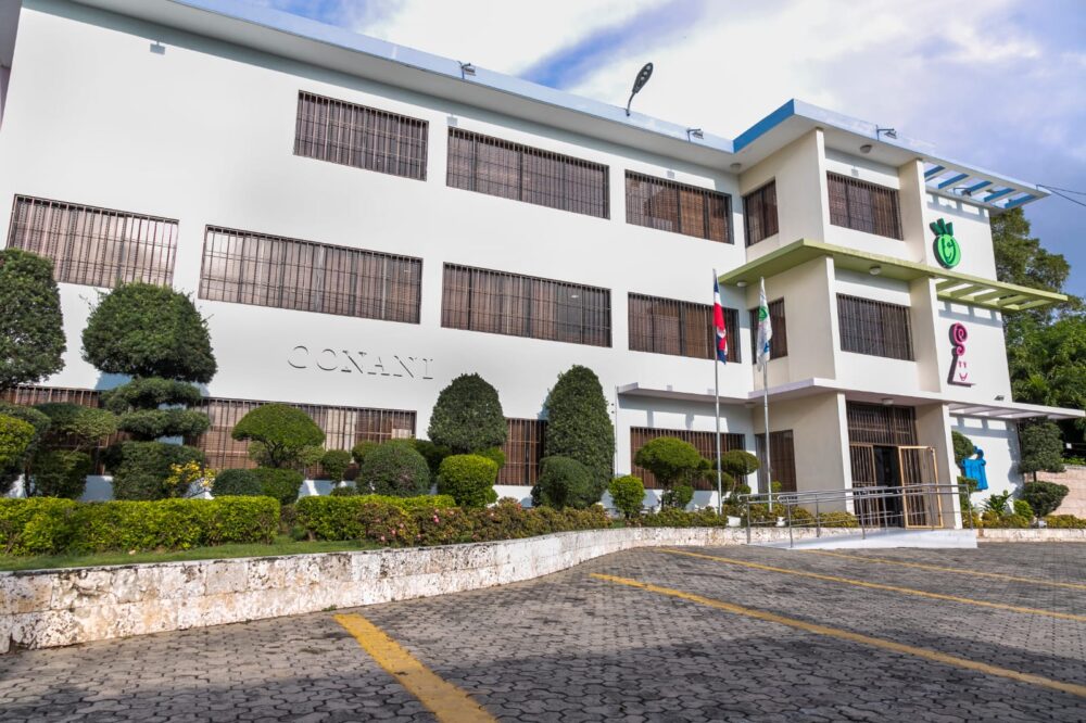 CONANI y UCSD gradúan primeras cohortes de diplomados en cuidados educativos y de salud en atención residencial a niños, niñas y adolescentes