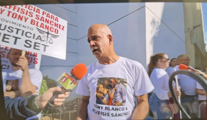 Familiares de Tony Blanco presentan querella contra propietarios del Jet Set por tragedia que dejó 232 muertos