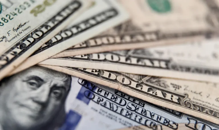 Dólar registra leve aumento en República Dominicana y se vende a RD$61.99