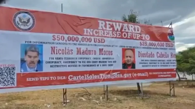 “¡Impacto en la frontera! Aparecen vallas ofreciendo MILLONARIAS recompensas por Maduro y Cabello”