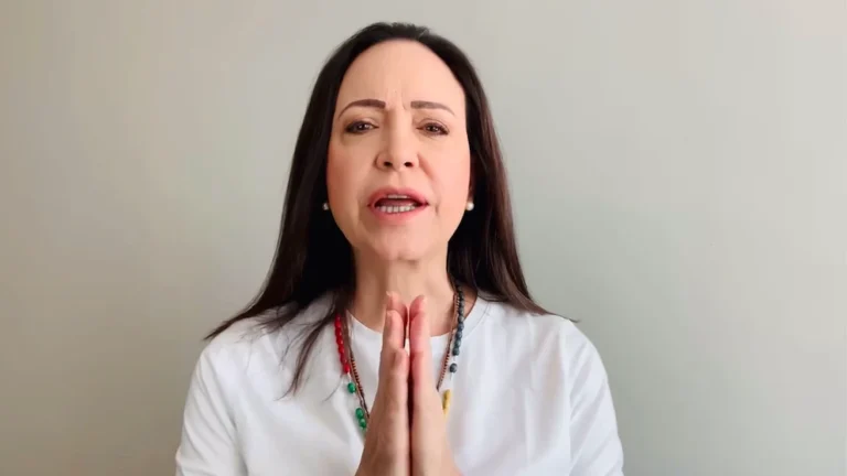 María Corina Machado insta a la población venezolana a desobedecer llamado de Maduro ante tensiones con EE. UU.