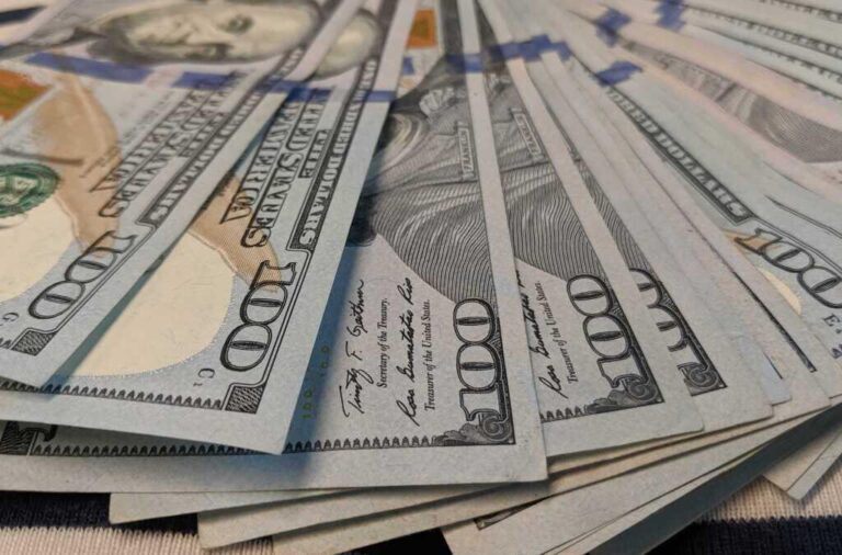 Dólar cierra semana en alza y se vende a RD$62.95 en los bancos comerciales