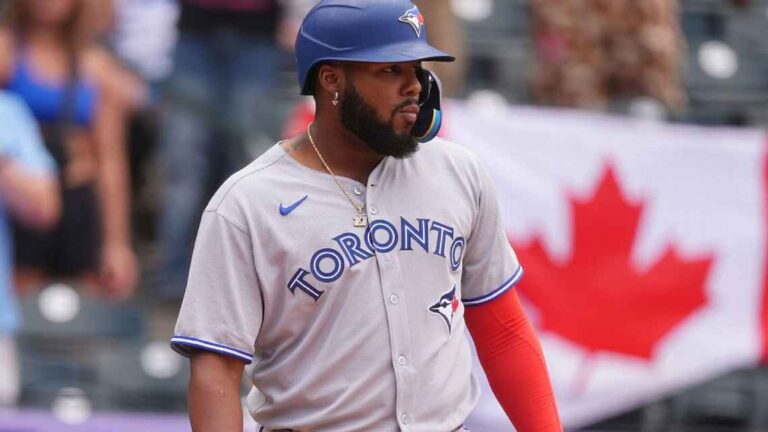 Preocupación en Toronto: Vladimir Guerrero Jr. encendió las alarmas tras molestia en la pierna