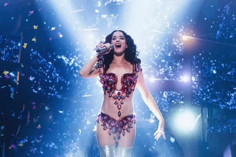 Katy Perry preocupa a sus fans tras aparente descarga eléctrica en pleno concierto en Carolina del Norte