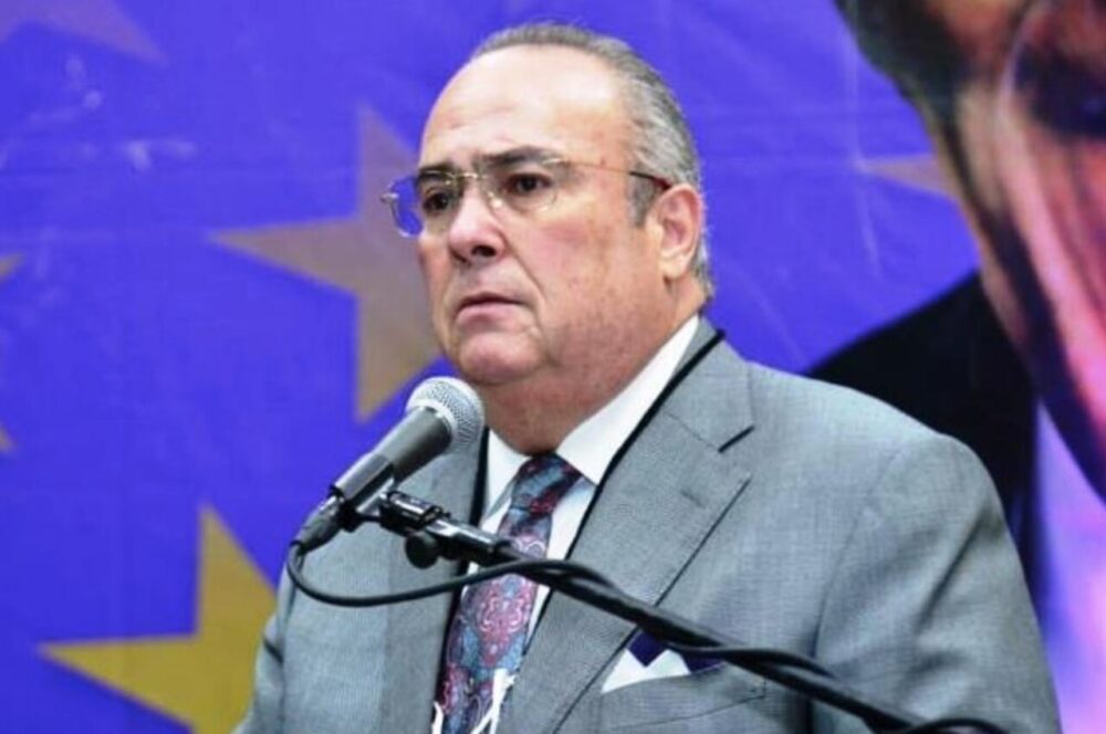 Charlie Mariotti se lanza como candidato presidencial y anuncia a Andrés Navarro como su director de campaña