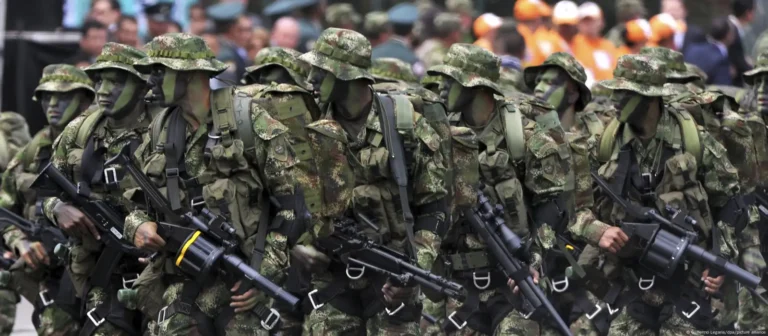 “¡Fusiles y misiles!”: Maduro responde a Washington con ejército de reservistas