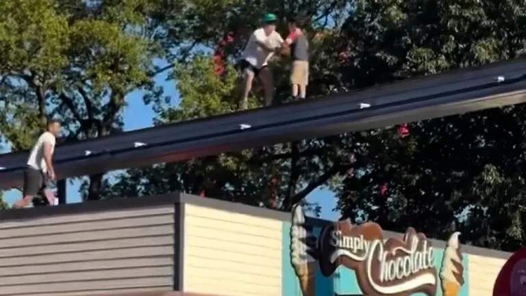 Heroico rescate: Niño desorientado camina sobre las vías del monorriel en Hersheypark y es salvado ileso