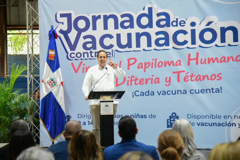  RD vacuna a más de 250,000 niños y adolescentes contra el VPH, difteria y tétanos