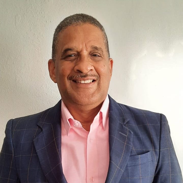 Raúl Herrera saluda llegada de buque Energos Freeze a Manzanillo