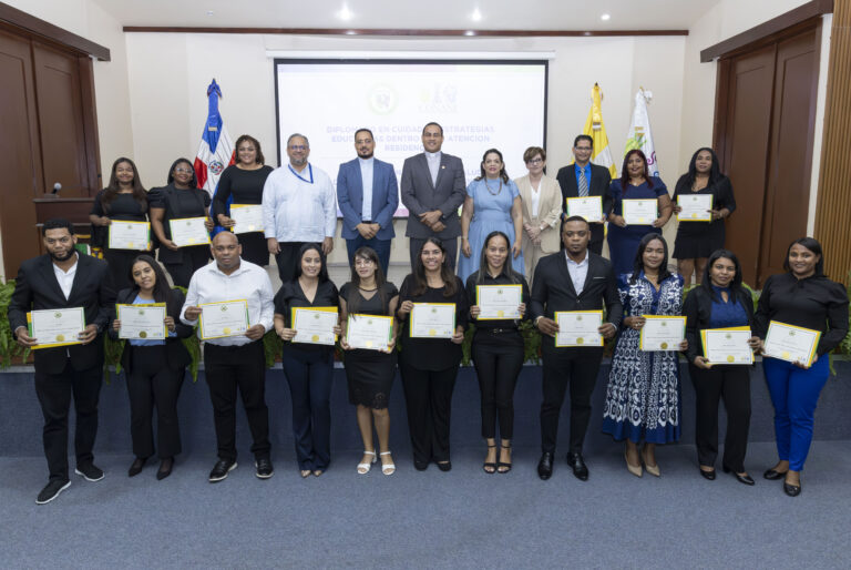CONANI certifica 98 colaboradores en alianza con la UCSD