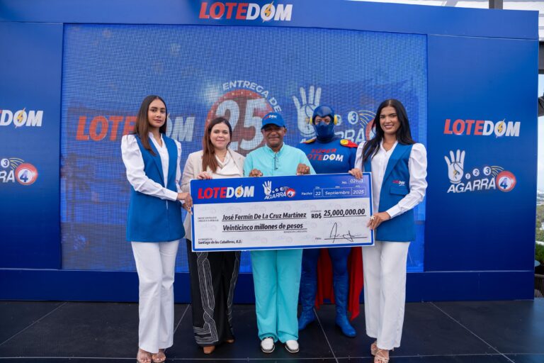 LOTEDOM entrega RD$25 millones a ganador del sorteo Agarra-4