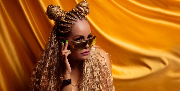 AMNELIZ inicia gira “Too Much Woman: el Movimiento” en Latinoamérica