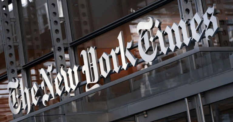 Juez federal desestima millonaria demanda de Donald Trump contra The New York Times