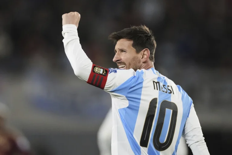 Lionel Messi se despide de los clasificatorios en casa con doblete en la goleada de Argentina