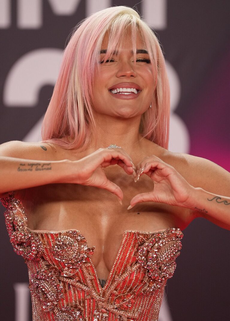 Karol G celebra desde Europa su primer merengue con más de mil millones de vistas en YouTube