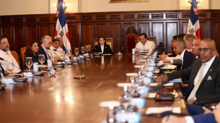 Presupuesto 2026 prioriza educación, salud y deportes con casi 50 % del gasto social