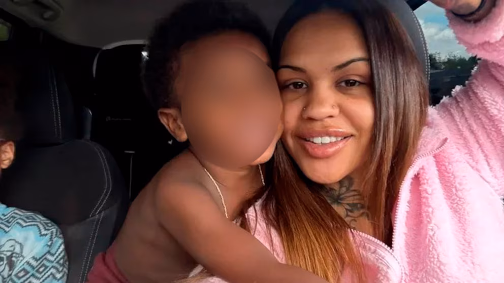 Niño de 2 años muere tras disparo accidental: alerta sobre armas en casa