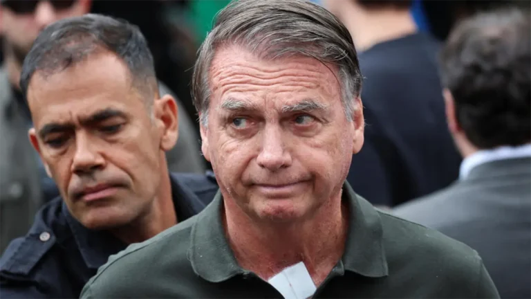 Jair Bolsonaro sufre nueva crisis de salud mientras cumple arresto domiciliario