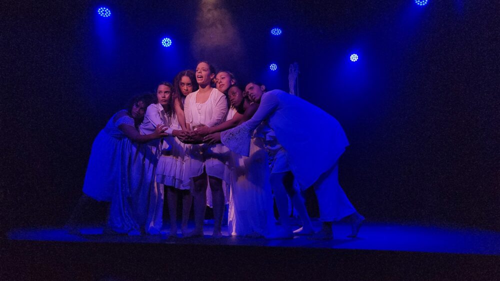 “Virginia-Sombras” triunfa en el Festival Escena Joven 2025