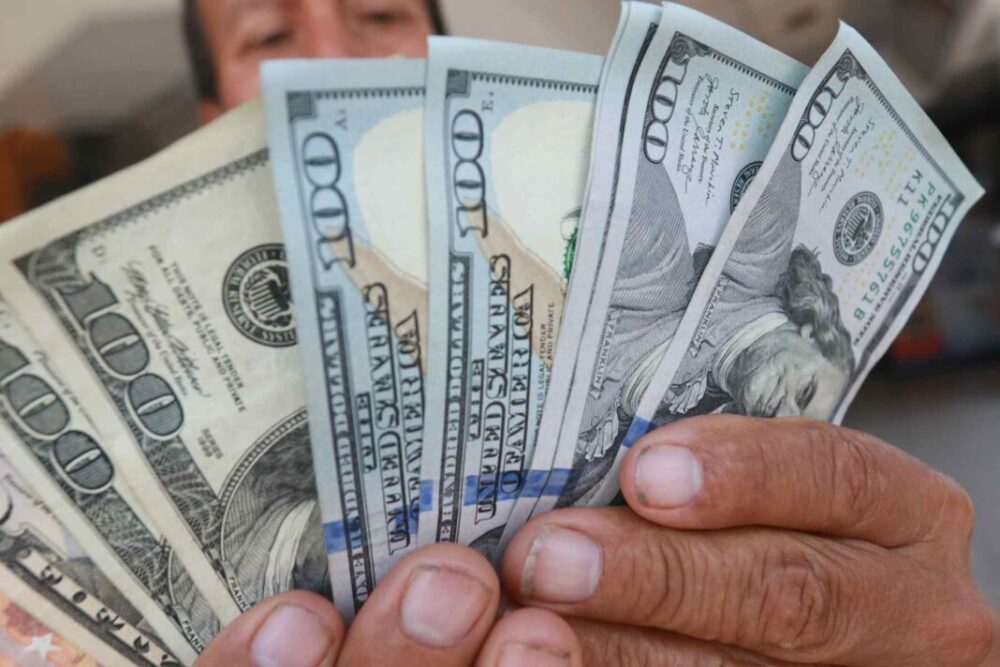 Dólar sube a RD$64.31 en el mercado oficial dominicano
