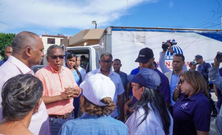 Gobierno asiste a familias afectadas por huracán Melissa en Baní