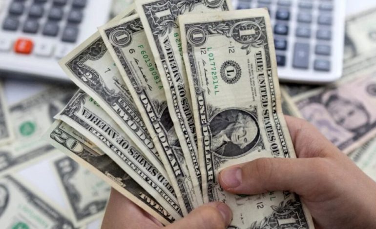 Dólar baja RD$1.48 y se coloca en RD$63.27 en el mercado dominicano