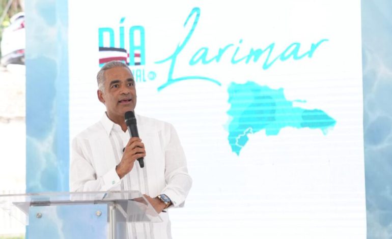 Mineros de larimar reciben primer seguro de vida colectivo en el mundo