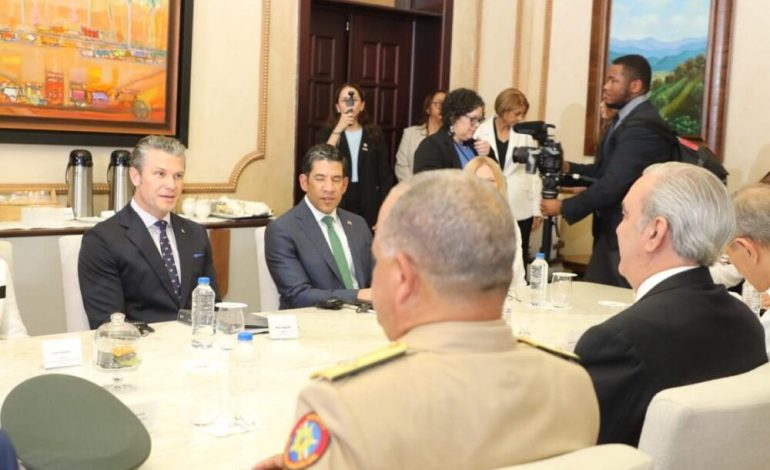 Abinader y secretario de Defensa de EE.UU. fortalecen cooperación contra el narcotráfico