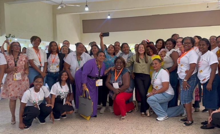 Mujeres de Santo Domingo Este protagonizan jornada de liderazgo, bienestar y prevención de violencia en su V Congreso