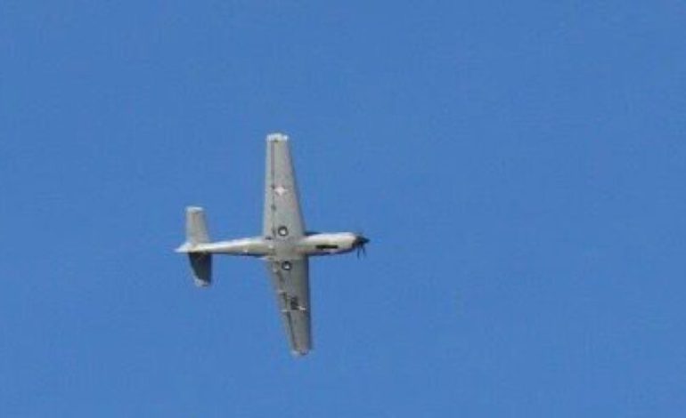 Avión militar de la Fuerza Aérea intensifica vigilancia en Dajabón ante creciente tensión y advertencias de pandillas en Haití