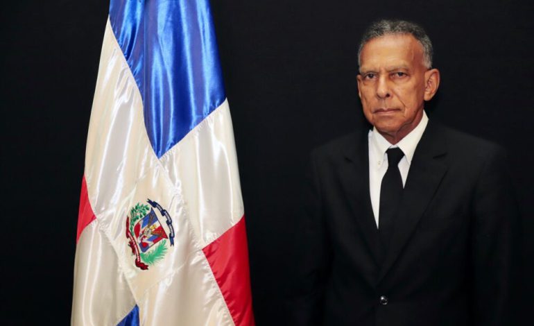 Candidato al TSE desafía al presidente Abinader y al CNM en pleno proceso de evaluación