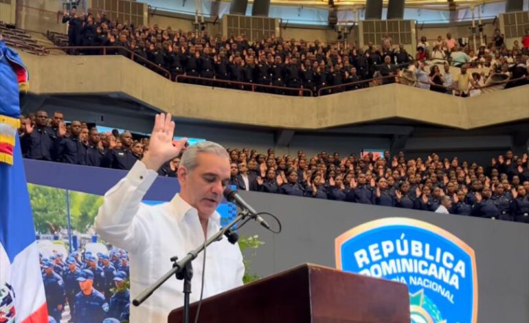 Abinader juramenta 2,421 nuevos agentes de la Policía Nacional: “Servir a la Patria es un honor”