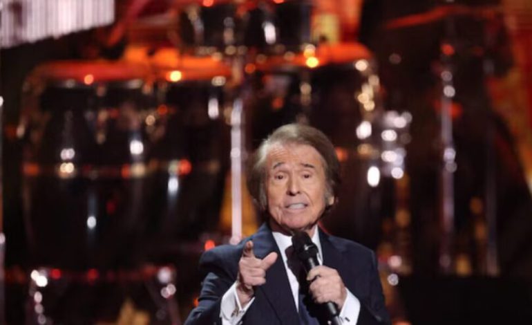 Raphael es honrado como Persona del Año por la Academia Latina en una gala inolvidable