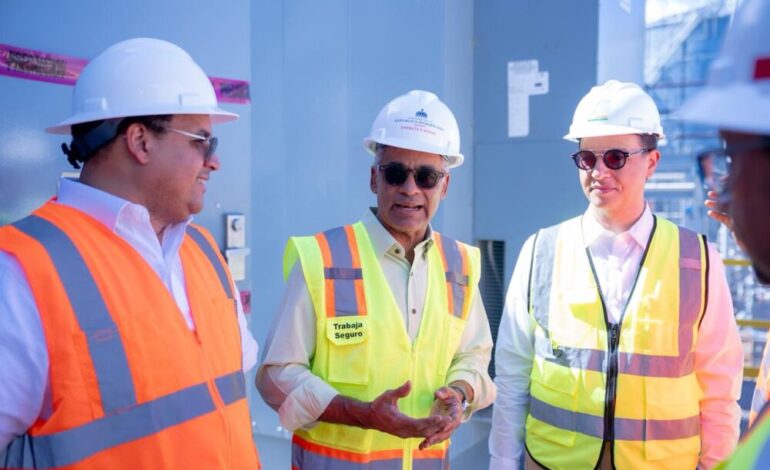 Ministro Joel Santos destaca avance y eficiencia de la planta Energía 2000 en Manzanillo