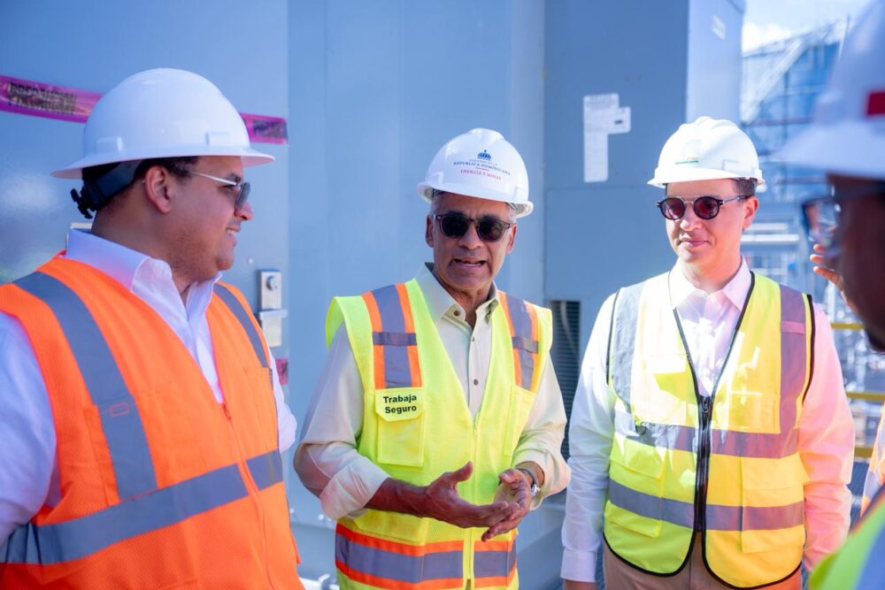 Ministro Joel Santos destaca avance y eficiencia de la planta Energía 2000 en Manzanillo