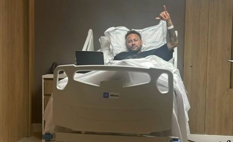 Neymar se somete a cirugía de rodilla en Brasil con la mira puesta en el Mundial 2026